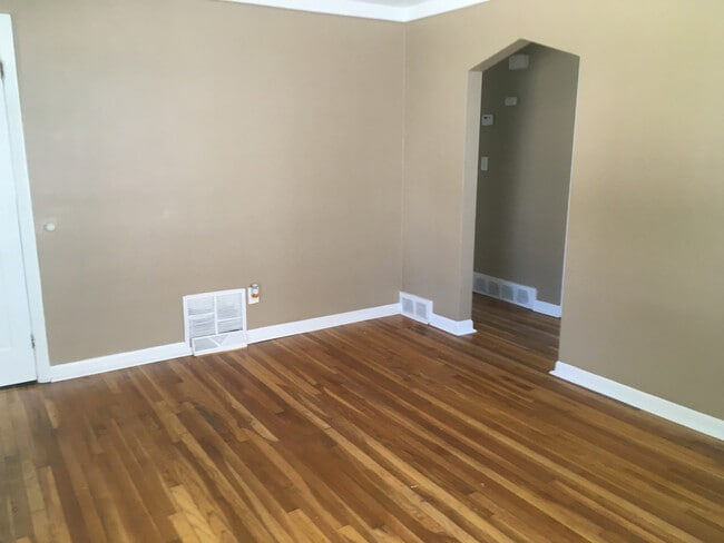 Foto del edificio - 3 Bedroom Bungalow, Move-In Ready. Sec. 8 OK