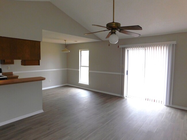 Building Photo - 6565 Fairwood Cove Horn Lake, MS 38637