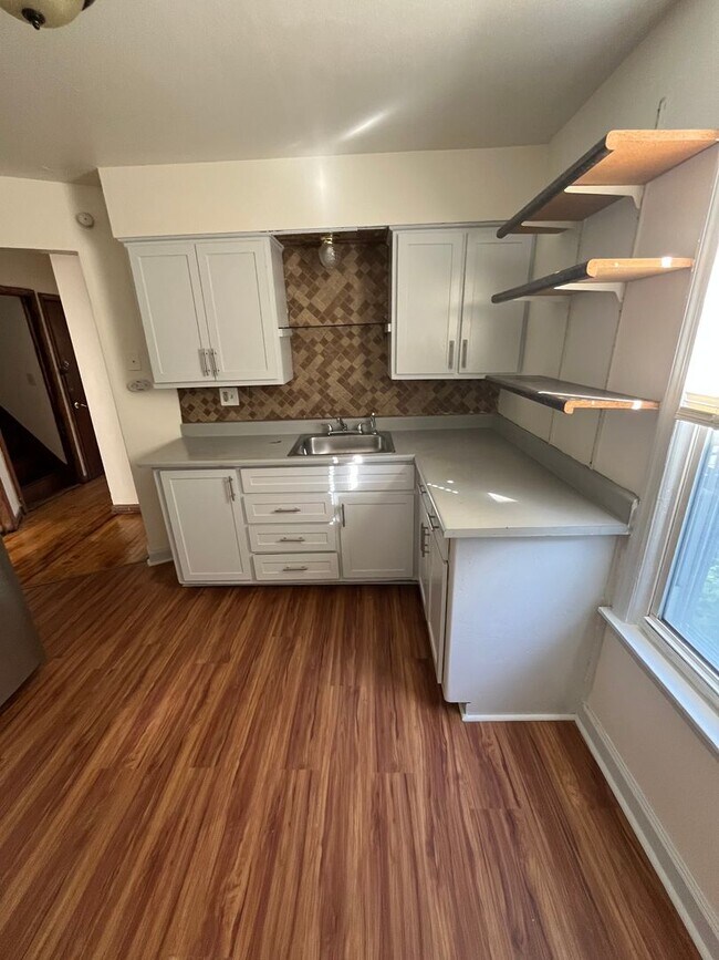 Foto del edificio - Winter Special: * First month's rent FREE with a one year signed lease!!!* - Modern 3BR/2BA Two-L...