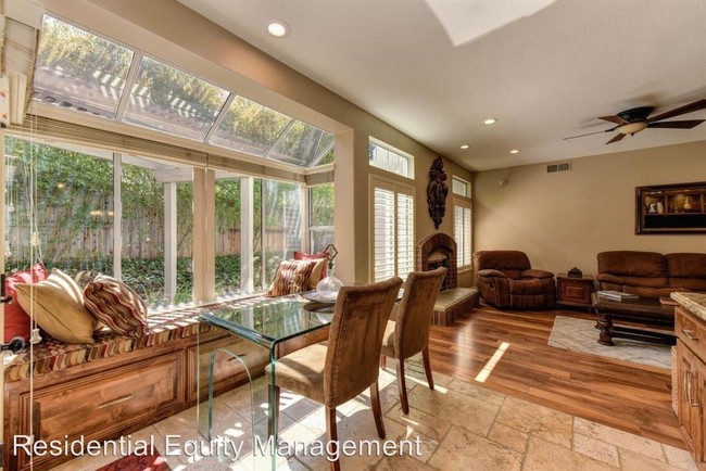 Building Photo - 4 br, 2.5 bath House - 178 John Henry Circle