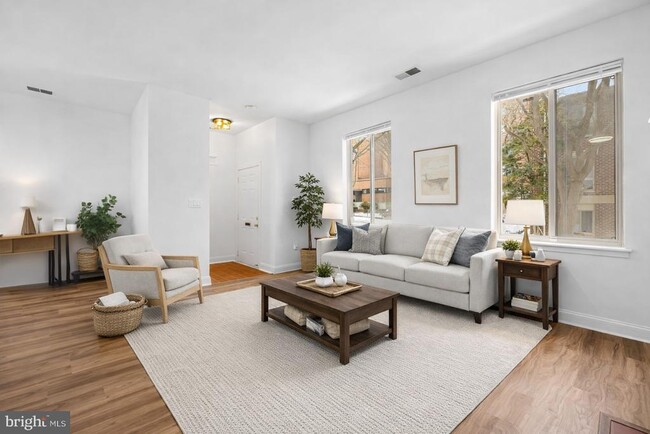 Foto del edificio - 13 Andrew Pl