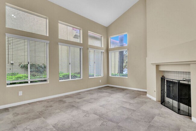 Building Photo - Beautiful 3 Bedroom/2.5 bath  detached hom...