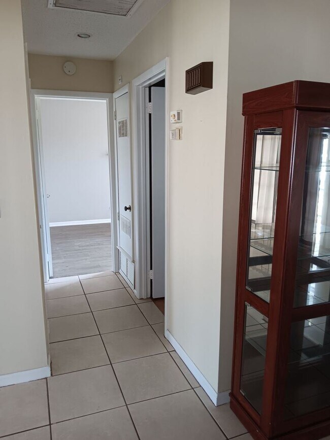 Building Photo - 2 br, 2 bath House - 13488 Santa Rosa Ave