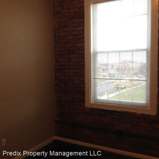Building Photo - 1320 W Market St