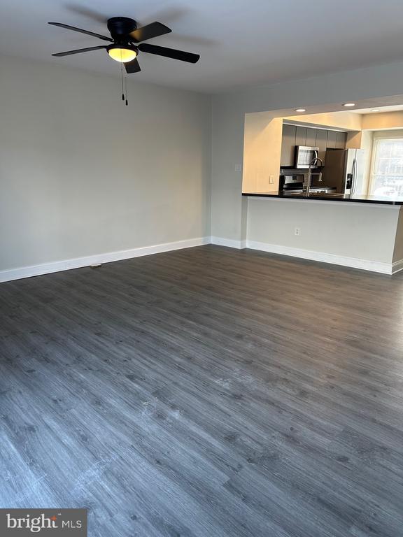 Foto del edificio - 650 Corsica Ave