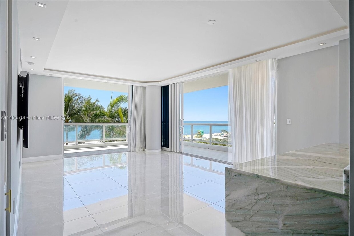 Foto principal - 4201 Collins Ave