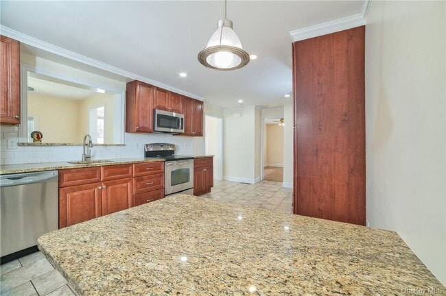 Foto del edificio - 99 Maple Ave