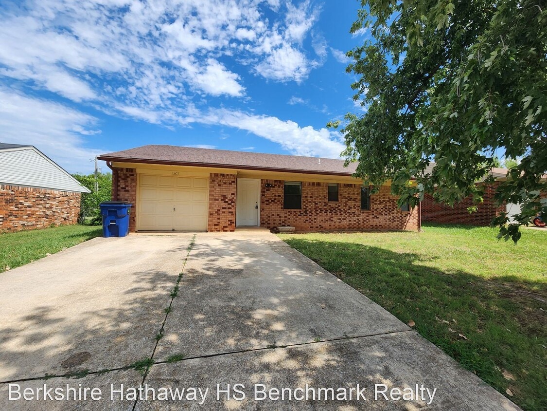 3 br, 1.5 bath House 1207 Whispering Gle... House for Rent in