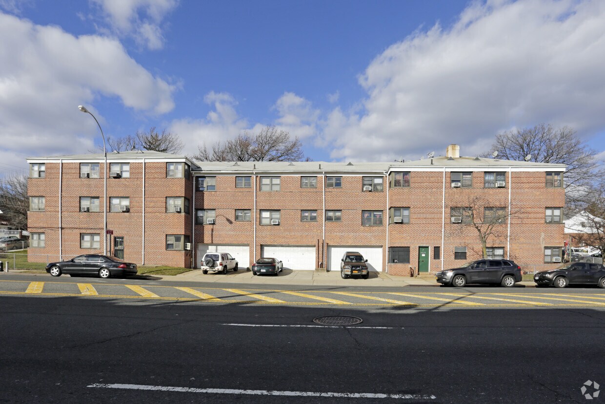 Foto del edificio - 215-31 Hillside Ave