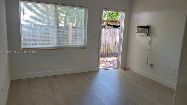 Foto del edificio - 976 NW 6th St
