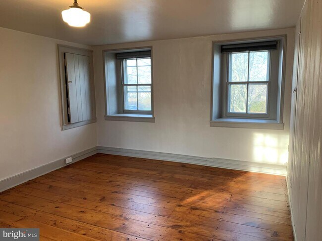 Foto del edificio - 2389 Forest Grove Rd