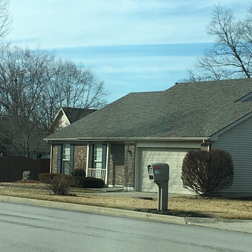 Primary Photo - 122 W Showalter Dr