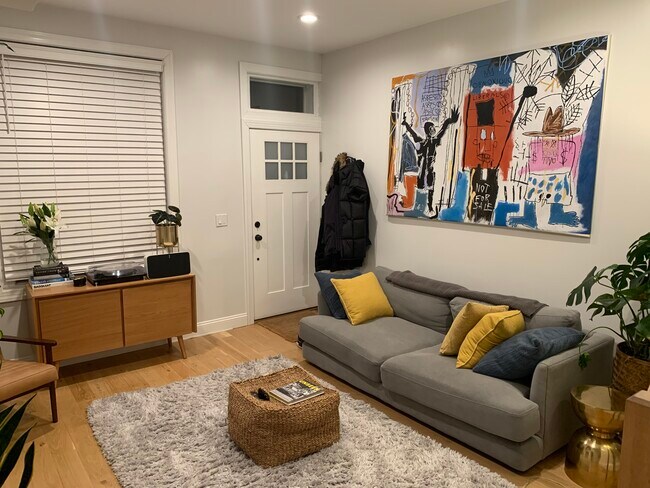 Living Room - 82 Astor Plz