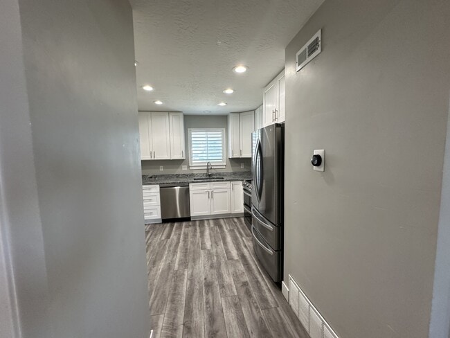 Building Photo - 430 N 1000 E