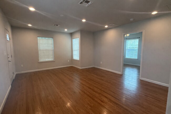 Foto del edificio - Newly renovated 3 bedroom 2 bath home centrally located!