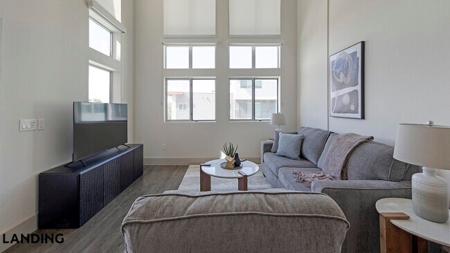 Foto del edificio - 2323 E Highland Ave