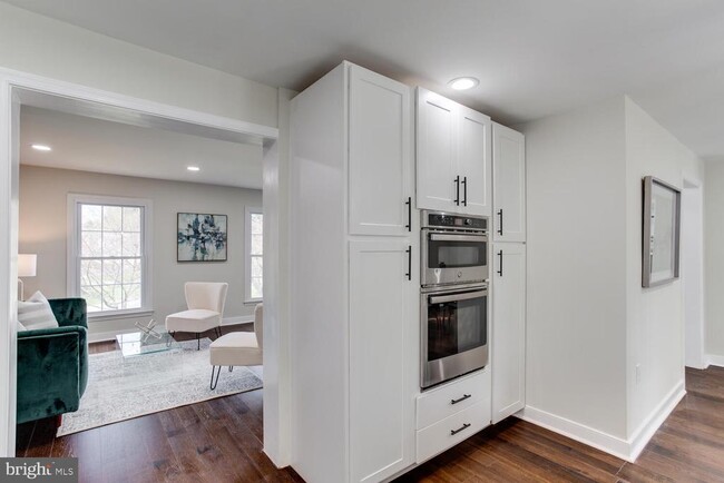 Foto del edificio - 8156 Buckspark Ln E
