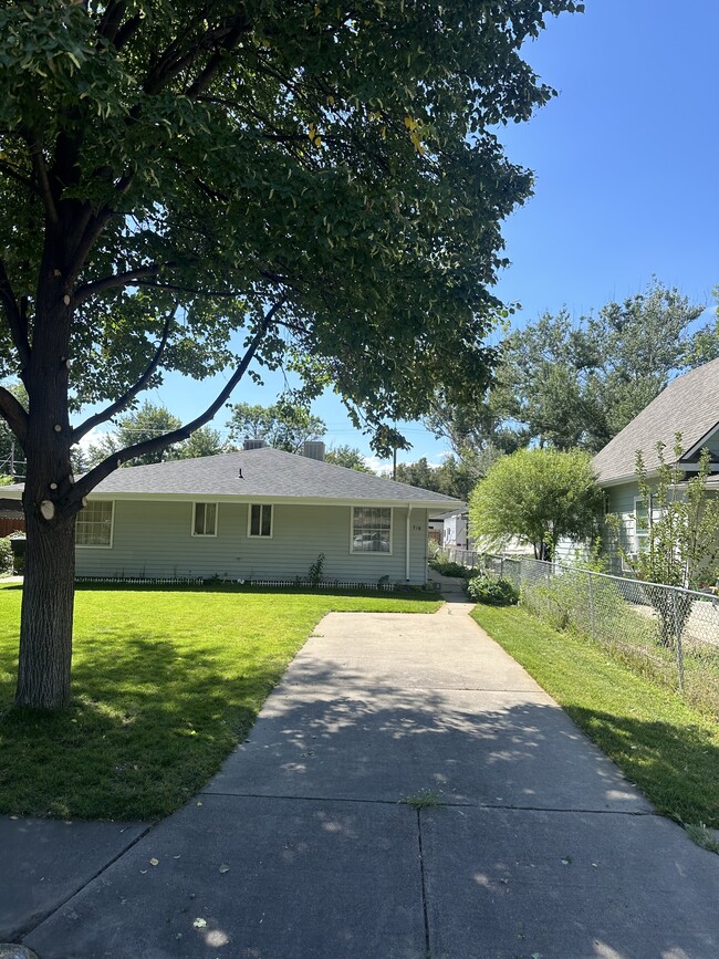 Building Photo - 518 Carson St