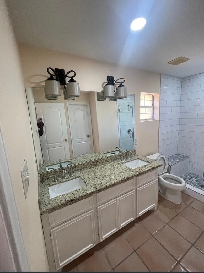 Building Photo - 2415 Pheasant Dr