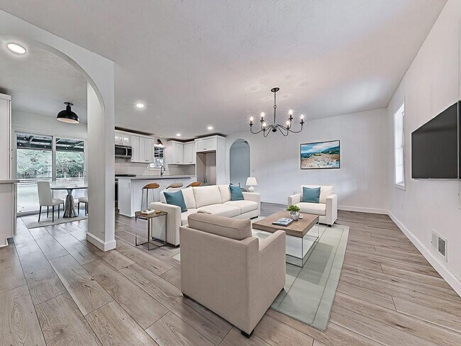 Foto del edificio - 421 Creek Valley Dr