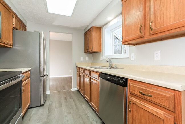 Building Photo - 4980 Riverwatch Dr