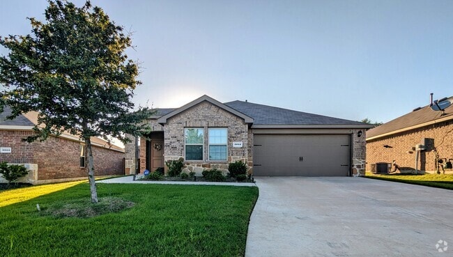 Building Photo - 3055 Stradford Way