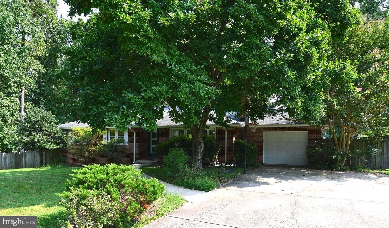 Primary Photo - 9801 Gwynn Park Dr