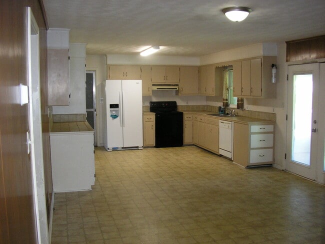Foto del edificio - 2427 Smallhouse Rd