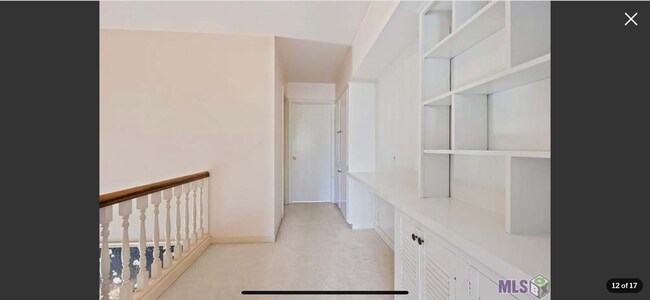 Building Photo - 10521 Sandringham Ave