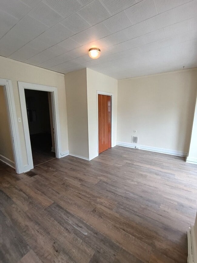 Building Photo - 941 Linden Ave