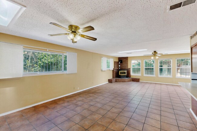 Foto del edificio - 7029 Veranda Rd NE