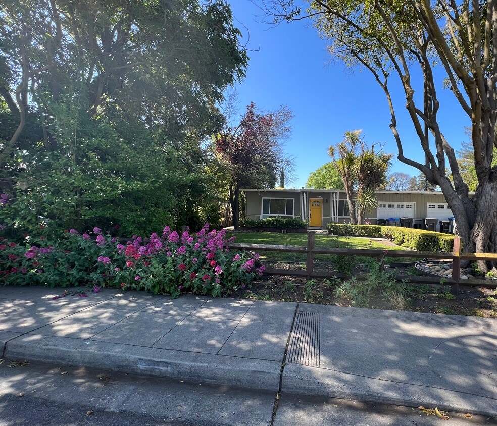 197 Murlagan Avenue, Mountain View, CA 94043 - Townhome Rentals in ...