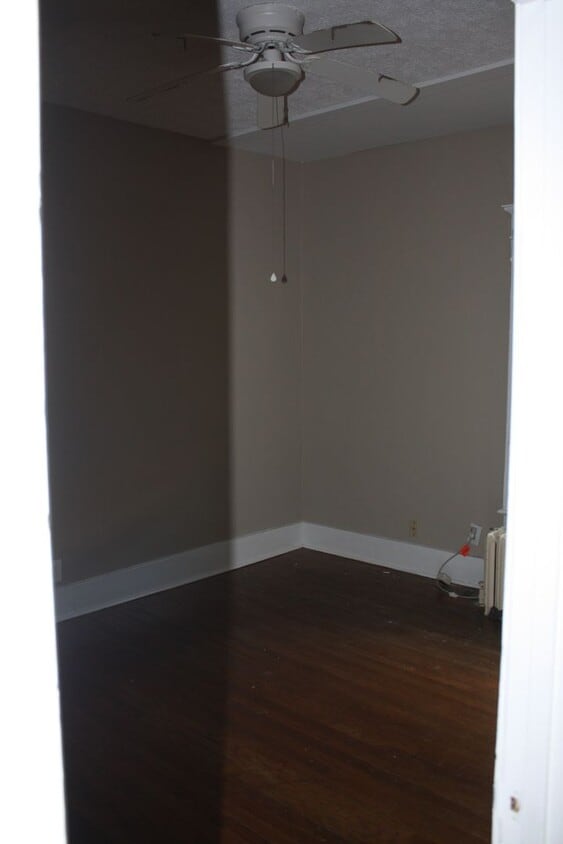 Building Photo - E 11th Tri-Plex