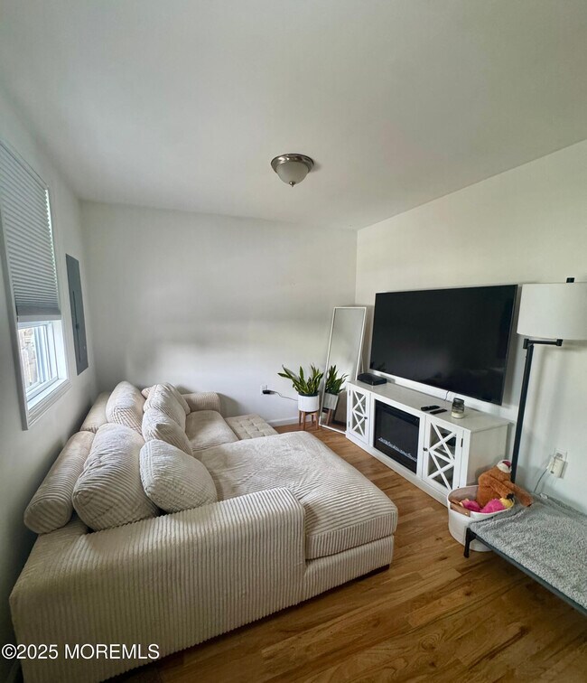 Foto del edificio - 1239 Oakwood Rd