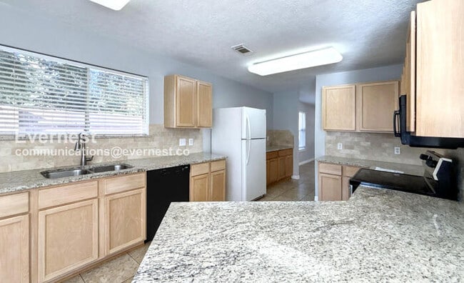 Building Photo - 2527 Pine Shadows Dr
