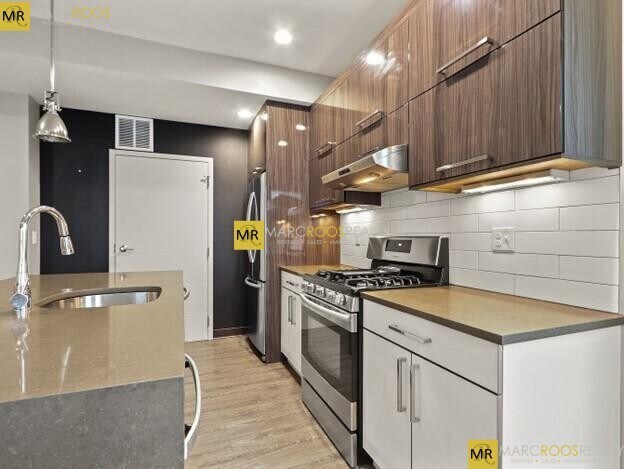 Building Photo - 15 Preble St