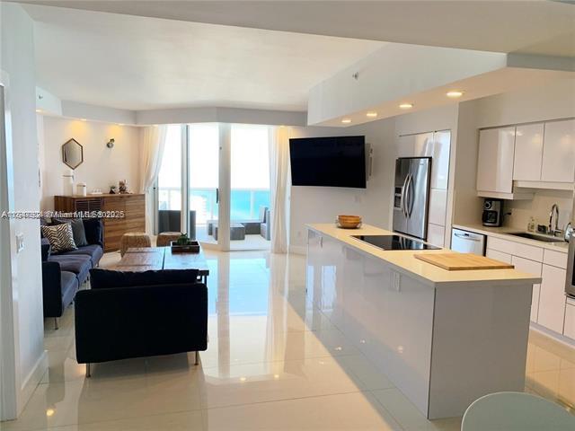 Building Photo - 4779 Collins Ave