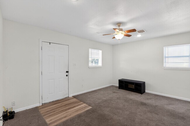 Foto del edificio - 1548 W 5th St