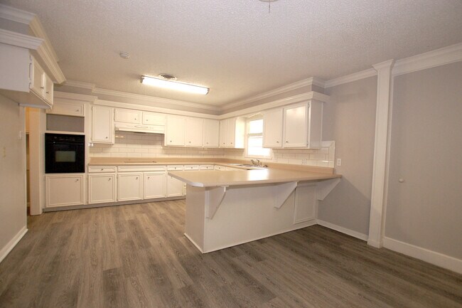Building Photo - Completely Updated 3/2/2 House Convenient ...