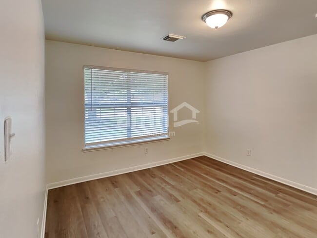 Building Photo - 9626 Eaglewood Glen Trl