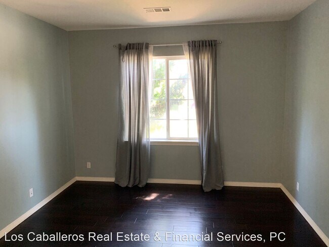 Building Photo - 2 br, 2.5 bath House - 390 W. Mountain Holly