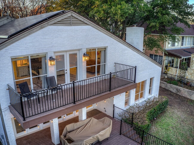 Building Photo - 8402 Columbia Dr