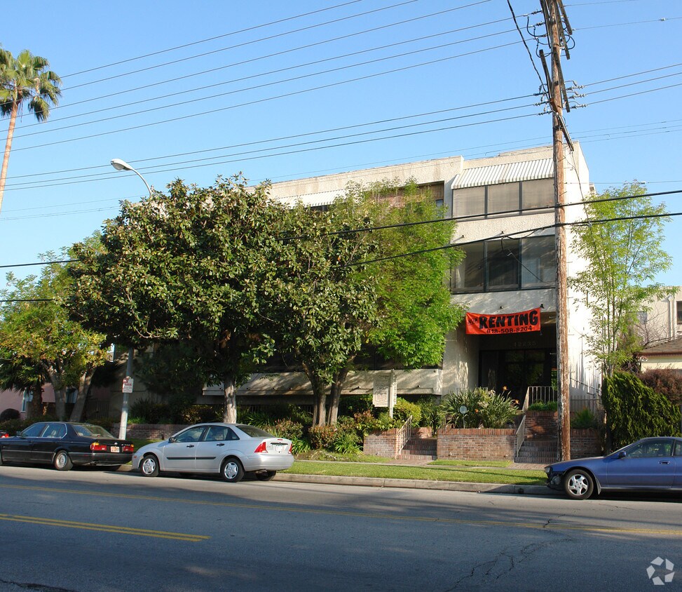 Foto del edificio - 12235 Magnolia Blvd