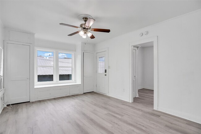 Foto del edificio - 1133 W Clay St