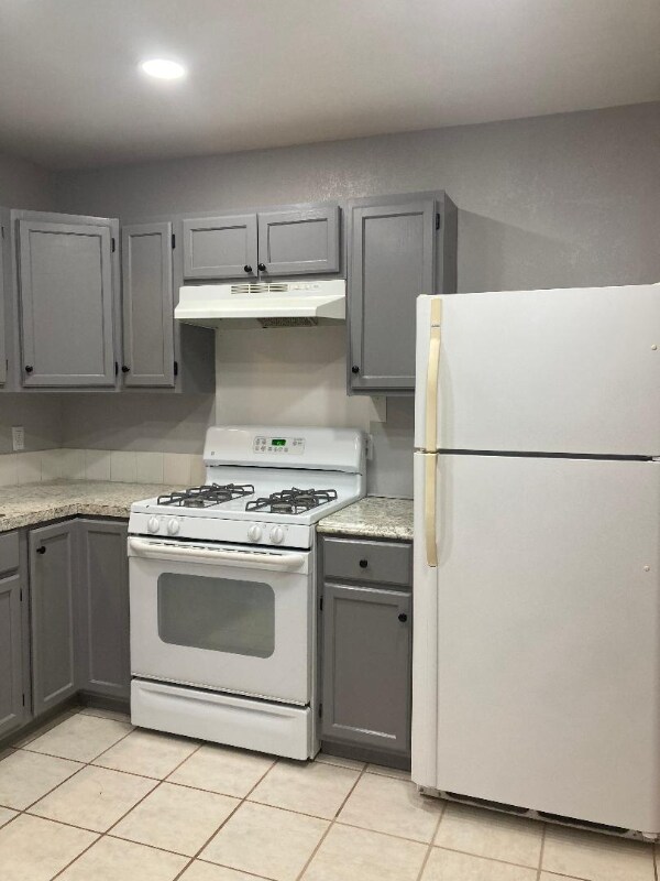 Building Photo - 910 Perry Ln