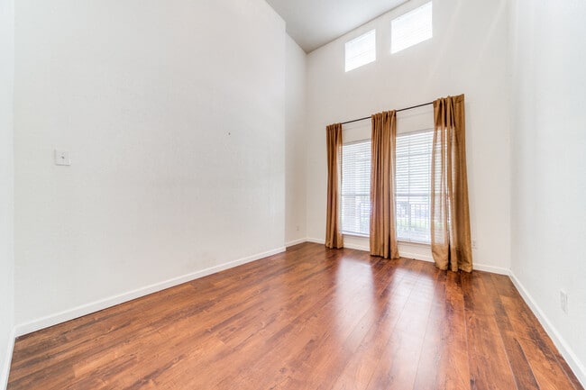 Building Photo - 10811 Marot Fld