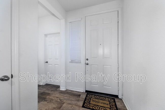 Building Photo - 28468 Sunflower St