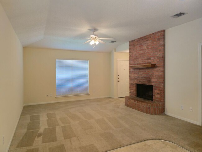 Foto del edificio - Hewitt Duplex!