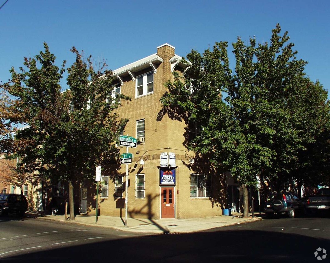 Primary Photo - 645-647 Bainbridge St