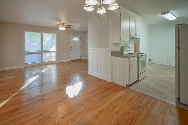 Building Photo - 1535 Laburnum Dr